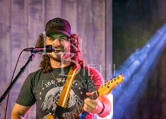 2026-04-11 Clover @ Roadhouse Barn & Grill-76